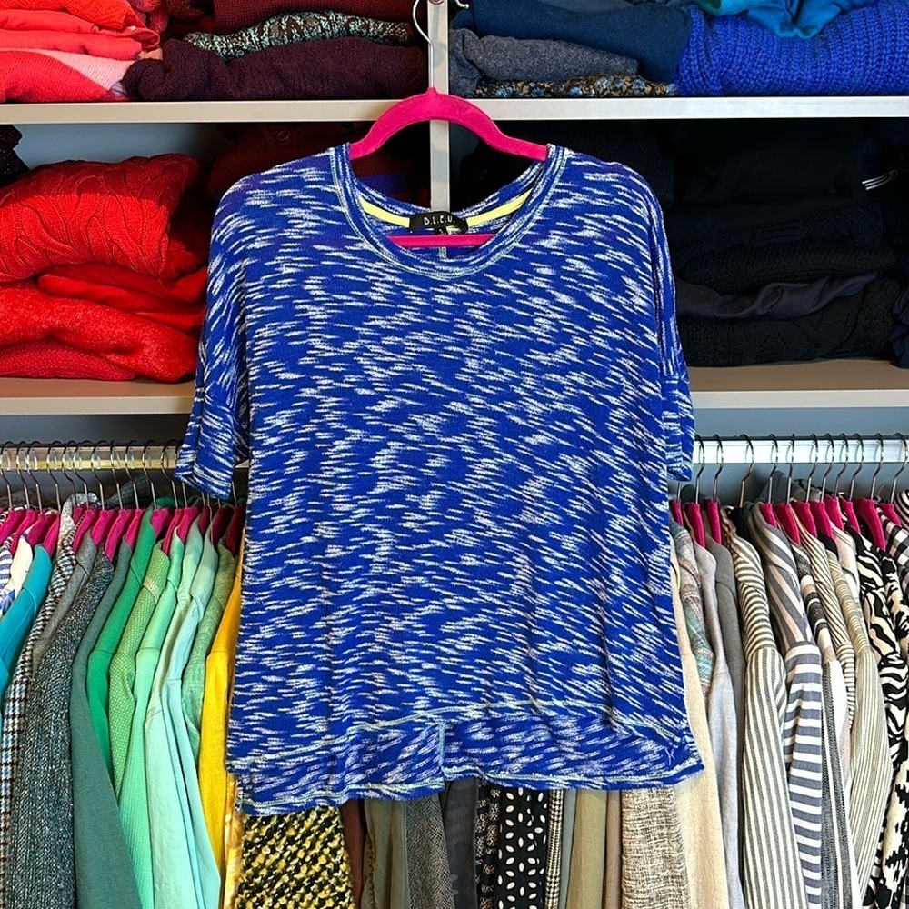 B.L.E.U. royal blue and white print short sleeve scoop neck top size S